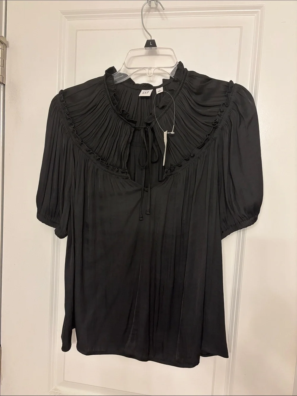 GAP NWT Size L. Black Pleated Tie-Neck Blouse with Puff Sleeves - Picture 1 of 6
